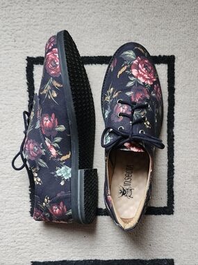 NWT Oxfords (Womens 10.5)